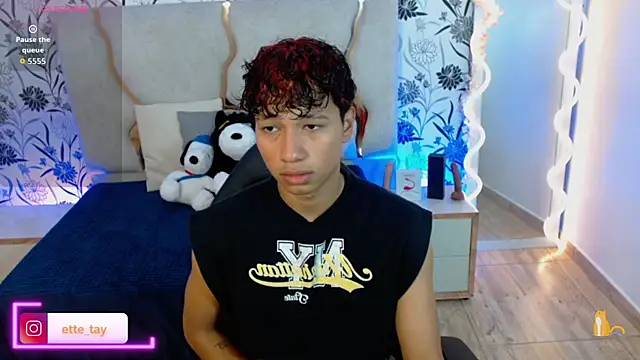 Snapshot of Ette_tay chatting on 10.11.25 Ette tay online show from 10.11.25