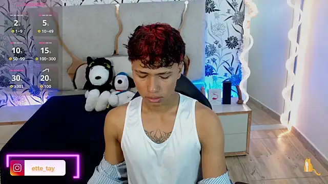 Snapshot of Ette_tay chatting on 10.13.25 Ette tay online show from 10.13.25