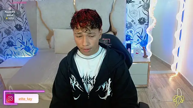 Snapshot of Ette_tay chatting on 10.18.25 Ette tay online show from 10.18.25