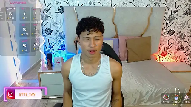 Snapshot of Ette_tay chatting on 10.25.25 Ette tay online show from 10.25.25