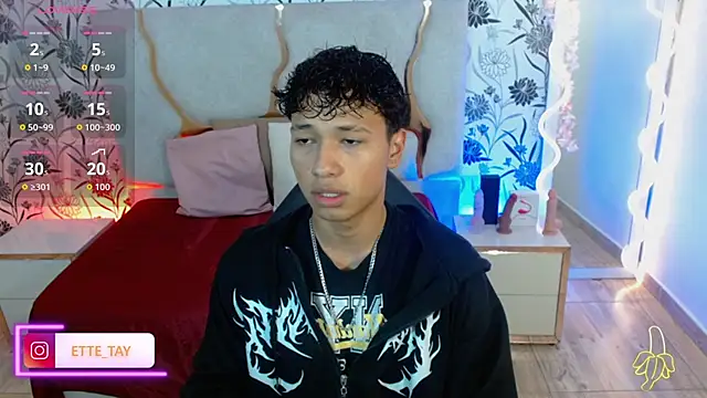 Snapshot of Ette_tay chatting on 10.28.25 Ette tay online show from 10.28.25