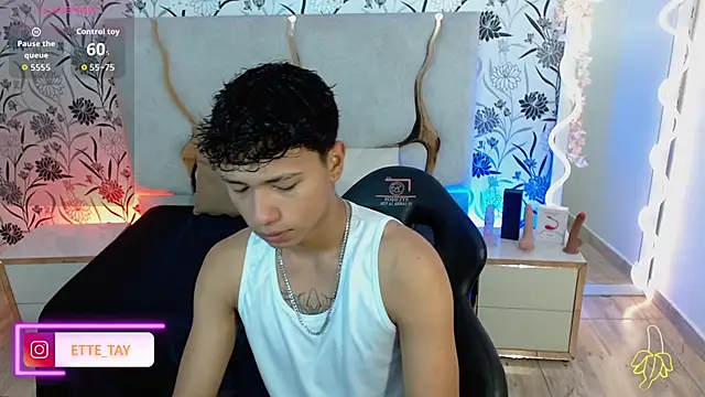 Snapshot of Ette_tay chatting on 10.31.25 Ette tay online show from 10.31.25