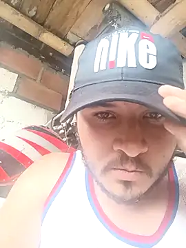 Snapshot of santiii___12 chatting on 10.22.25 santiii 12 online show from 10.22.25