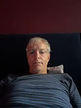 SexyLeon8 online show from 12.15.25