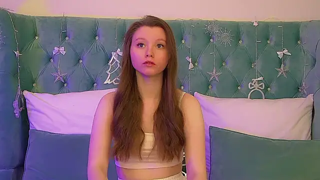 KeiraAsti online show from 12.17.25