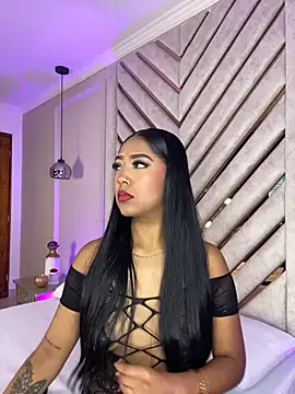 Mia Roset online show from 10.04.25