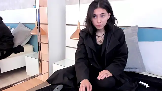 Snapshot of Ashkoreh chatting on 10.23.25 Ashkoreh online show from 10.23.25