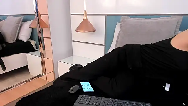 Snapshot of Ashkoreh chatting on 10.29.25 Ashkoreh online show from 10.29.25