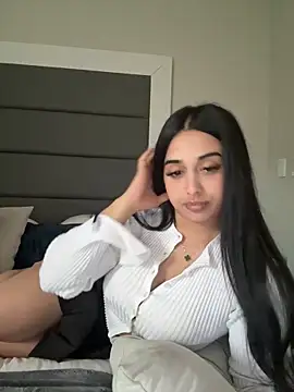 LilMisIndianx online show from 12.17.25