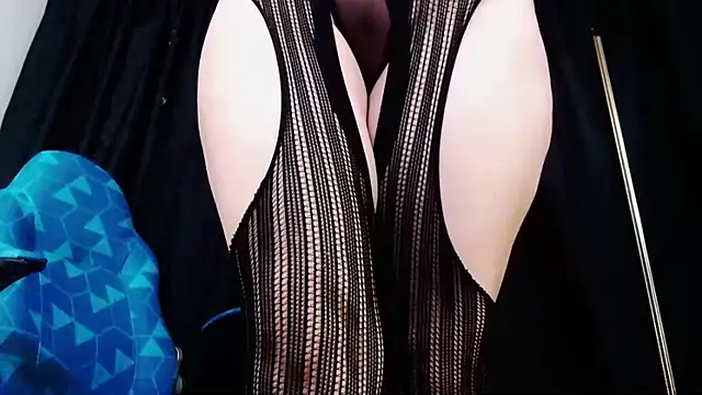 Angie Davis online show from 10.25.25