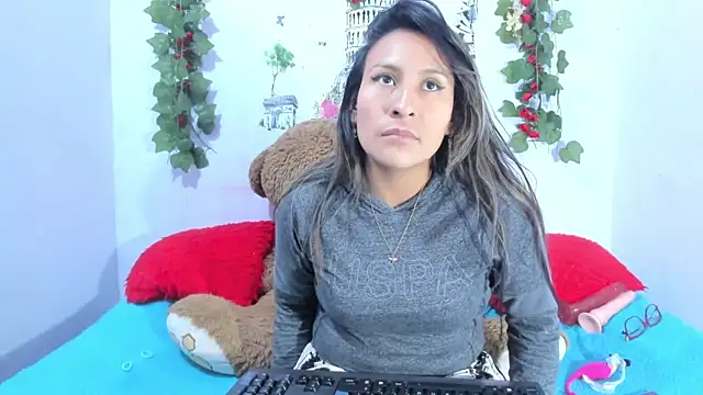 NataliaAndJulliam online show from 12.23.25