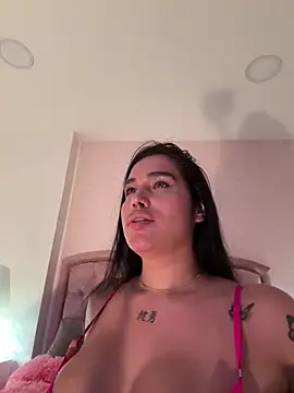 Snapshot of Bella__Wood chatting on 10.05.25 Bella  Wood online show from 10.05.25