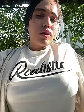 Snapshot of Bella__Wood chatting on 10.06.25 Bella  Wood online show from 10.06.25