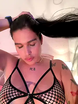 Snapshot of Bella__Wood chatting on 10.09.25 Bella  Wood online show from 10.09.25