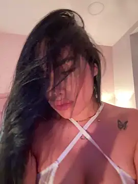 Snapshot of Bella__Wood chatting on 10.16.25 Bella  Wood online show from 10.16.25