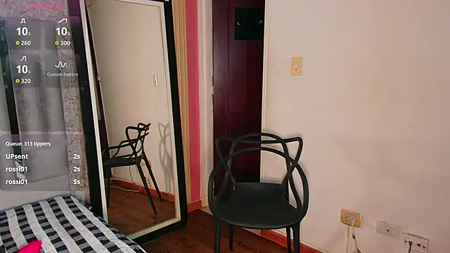 Snapshot of drooling4daddy chatting on 10.06.25 drooling4daddy online show from 10.06.25