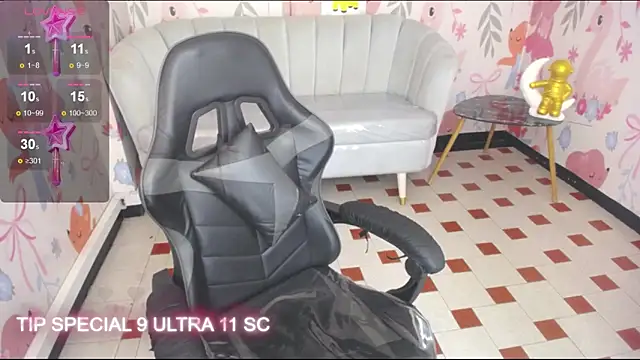 Snapshot of Paris09_v_ chatting on 10.17.25 Paris09 v online show from 10.17.25