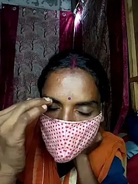 Snapshot of Babhi_Love chatting on 10.30.25 Babhi Love online show from 10.30.25