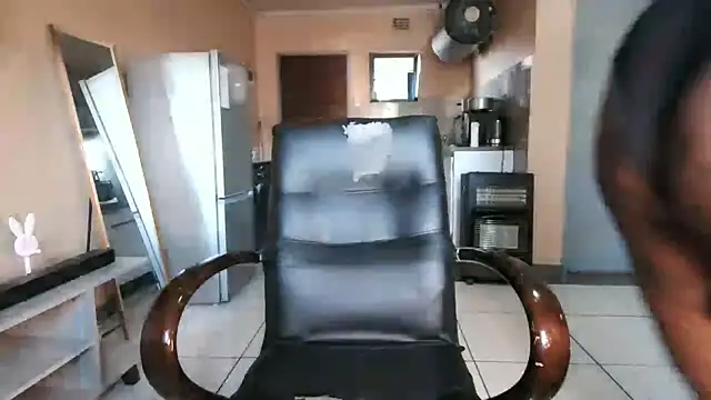 Snapshot of BusybooobsXXX3 chatting on 10.11.25 BusybooobsXXX3 online show from 10.11.25