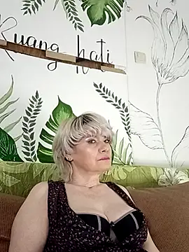 Snapshot of Catty_Lady chatting on 04.20.26 Catty Lady online show from 04.20.26