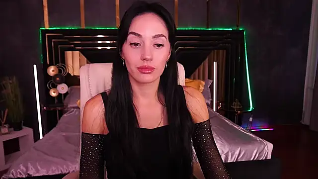 EviLune online show from 10.04.25