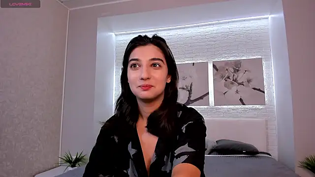 Elfy Rare  online show from 10.04.25