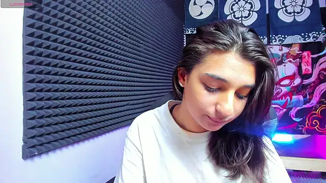 Elfy Rare  online show from 10.14.25