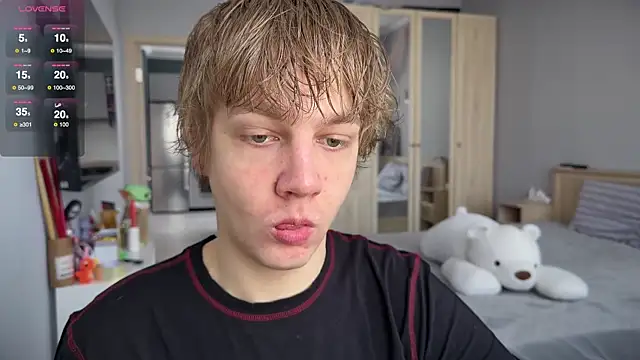 Snapshot of olivertasty chatting on 07.18.26 olivertasty online show from 07.18.26