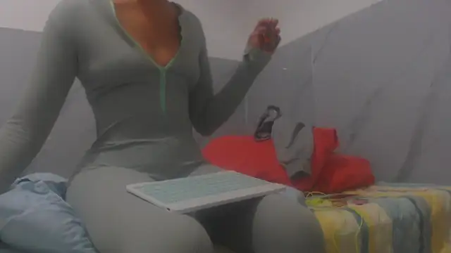 Snapshot of sabrina_v_ chatting on 12.15.25 sabrina v online show from 12.15.25