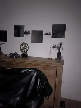 Snapshot of Foxy-Milfy chatting on 10.04.25 Foxy-Milfy online show from 10.04.25