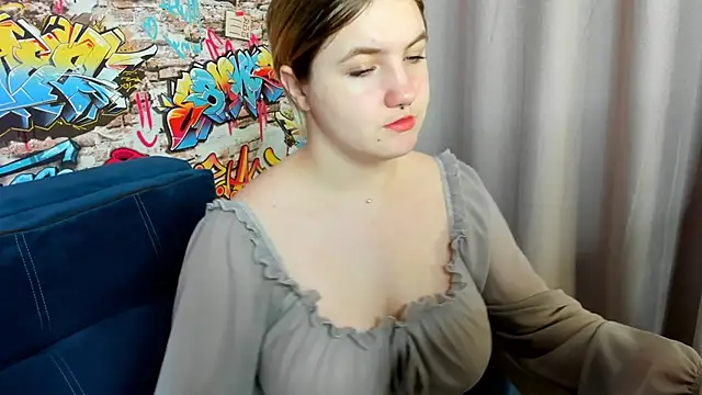 Julia Jips online show from 10.14.25