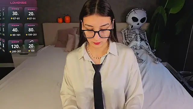 Snapshot of Carrie_Roberts chatting on 10.21.25 Carrie Roberts online show from 10.21.25