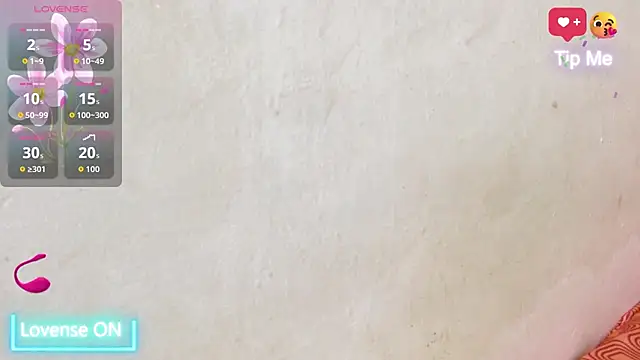 Snapshot of naomi_powel chatting on 10.08.25 naomi powel online show from 10.08.25