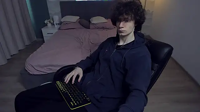 Snapshot of Edvard_Blare chatting on 09.10.25 Edvard Blare online show from 09.10.25