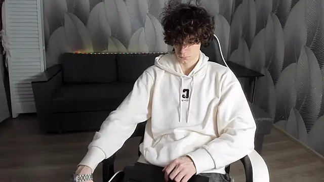 Snapshot of Edvard_Blare chatting on 09.20.25 Edvard Blare online show from 09.20.25