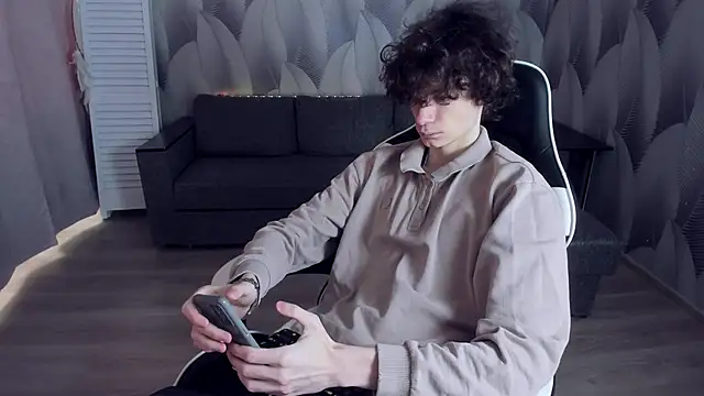 Snapshot of Edvard_Blare chatting on 09.25.25 Edvard Blare online show from 09.25.25