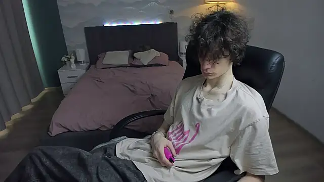 Snapshot of Edvard_Blare chatting on 09.27.25 Edvard Blare online show from 09.27.25