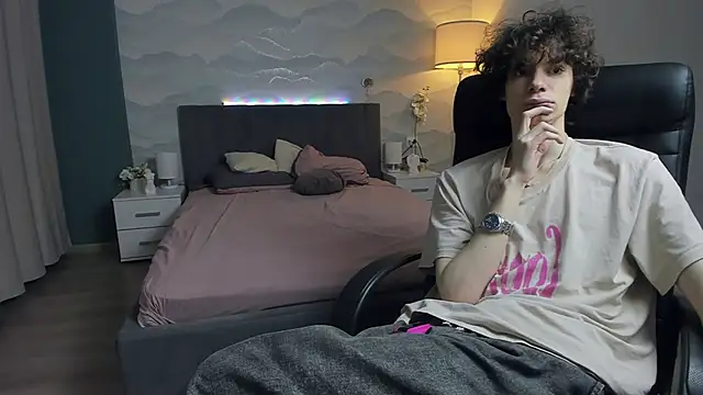 Snapshot of Edvard_Blare chatting on 09.28.25 Edvard Blare online show from 09.28.25