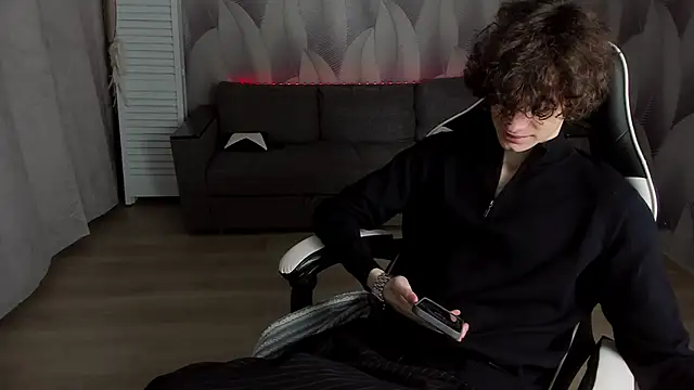 Snapshot of Edvard_Blare chatting on 10.10.25 Edvard Blare online show from 10.10.25