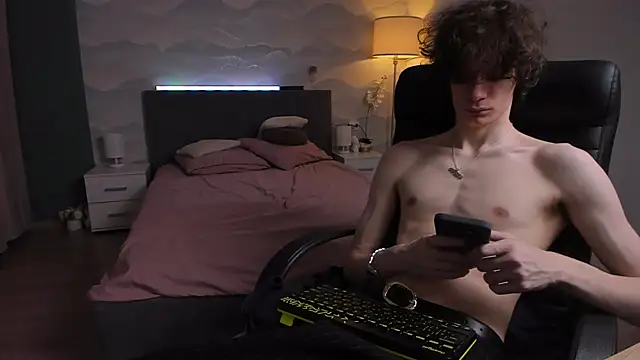 Snapshot of Edvard_Blare chatting on 10.11.25 Edvard Blare online show from 10.11.25