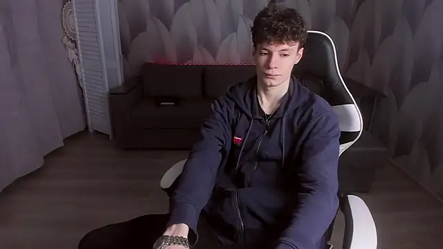 Snapshot of Edvard_Blare chatting on 10.18.25 Edvard Blare online show from 10.18.25