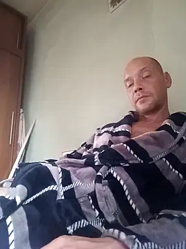 Snapshot of ToughDraft14 chatting on 10.04.25 ToughDraft14 online show from 10.04.25