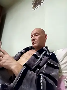 Snapshot of ToughDraft14 chatting on 10.10.25 ToughDraft14 online show from 10.10.25