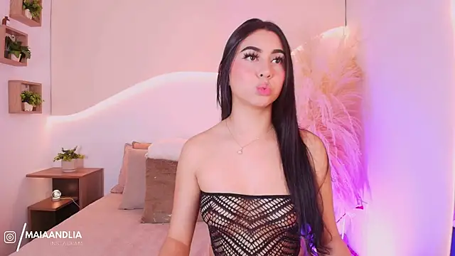 maia lia  online show from 09.19.25