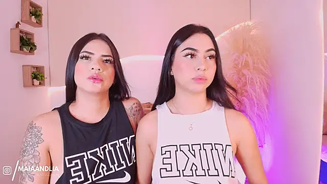 maia lia  online show from 10.07.25