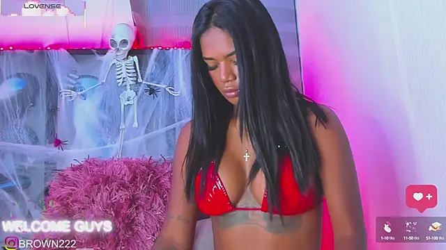 Snapshot of _naomibrown_ chatting on 10.11.25 naomibrown online show from 10.11.25