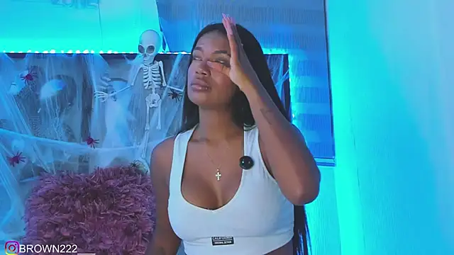 Snapshot of _naomibrown_ chatting on 10.13.25 naomibrown online show from 10.13.25