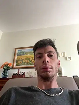 Snapshot of Lucamilano1991 chatting on 10.26.25 Lucamilano1991 online show from 10.26.25