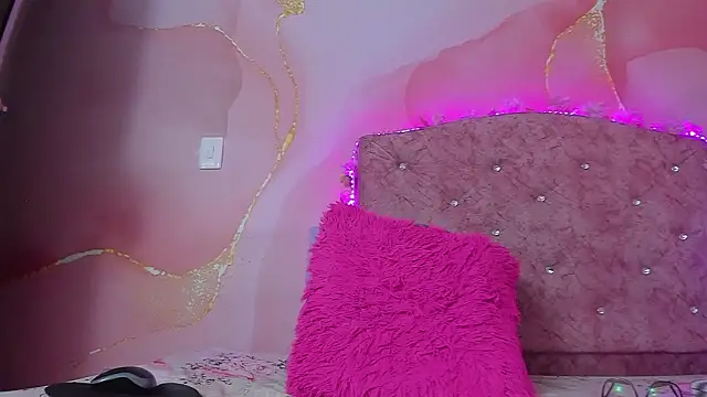 violet taylor  online show from 02.21.26