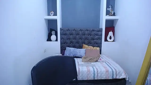 Snapshot of LauraMossart chatting on 10.08.25 LauraMossart online show from 10.08.25